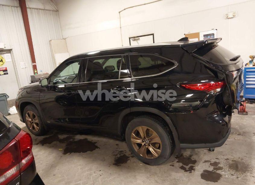 Photo 15 of 2022 Toyota Highlander HYBRID XLE BRONZE EDITION (VIN 5TDABRCHXNS537970)