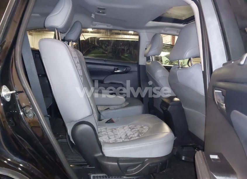 Photo 8 of 2022 Toyota Highlander HYBRID XLE BRONZE EDITION (VIN 5TDABRCHXNS537970)