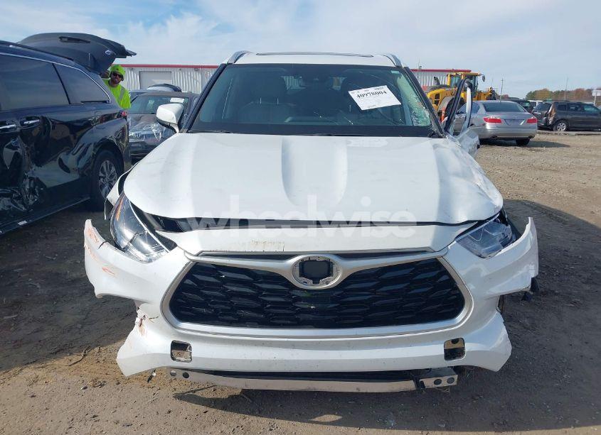 Photo 12 of 2022 Toyota Highlander HYBRID XLE BRONZE EDITION (VIN 5TDABRCHXNS541338)