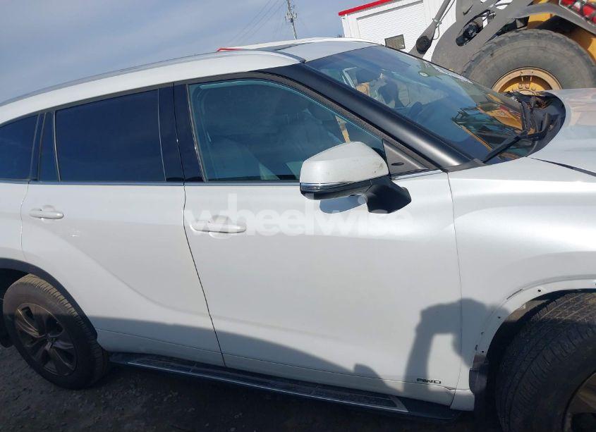 Photo 13 of 2022 Toyota Highlander HYBRID XLE BRONZE EDITION (VIN 5TDABRCHXNS541338)