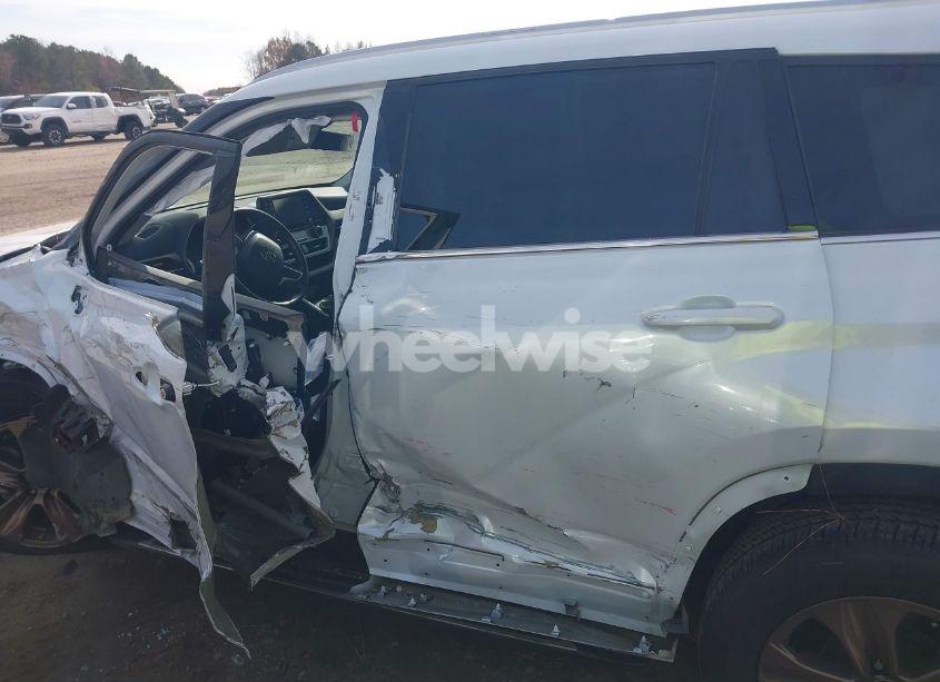 Photo 14 of 2022 Toyota Highlander HYBRID XLE BRONZE EDITION (VIN 5TDABRCHXNS541338)