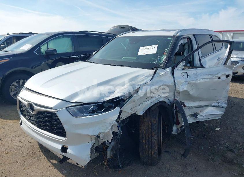 Photo 2 of 2022 Toyota Highlander HYBRID XLE BRONZE EDITION (VIN 5TDABRCHXNS541338)