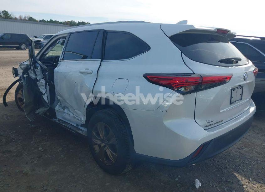 Photo 3 of 2022 Toyota Highlander HYBRID XLE BRONZE EDITION (VIN 5TDABRCHXNS541338)