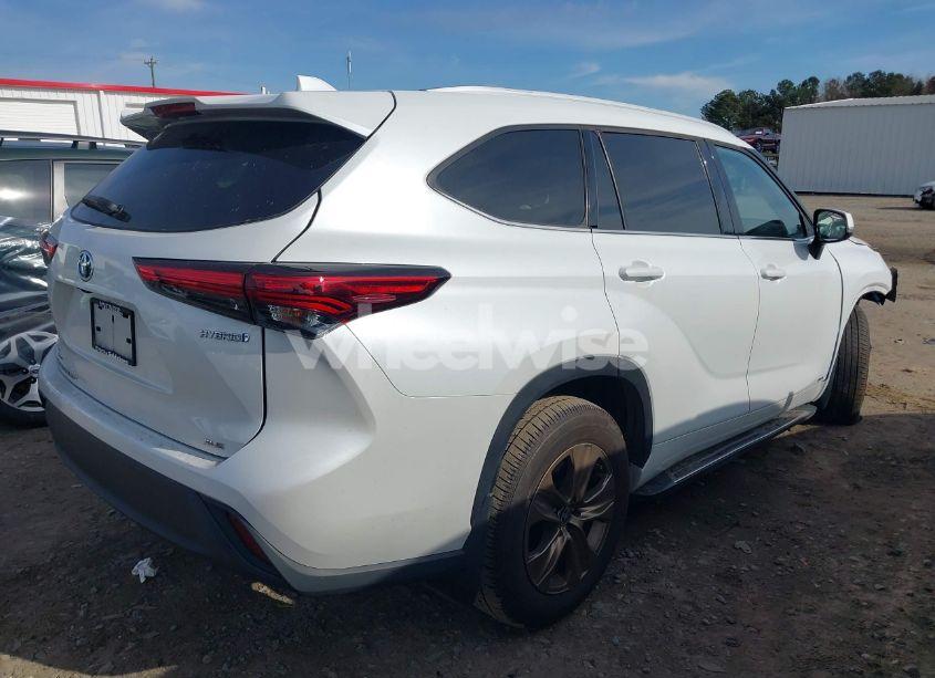Photo 4 of 2022 Toyota Highlander HYBRID XLE BRONZE EDITION (VIN 5TDABRCHXNS541338)