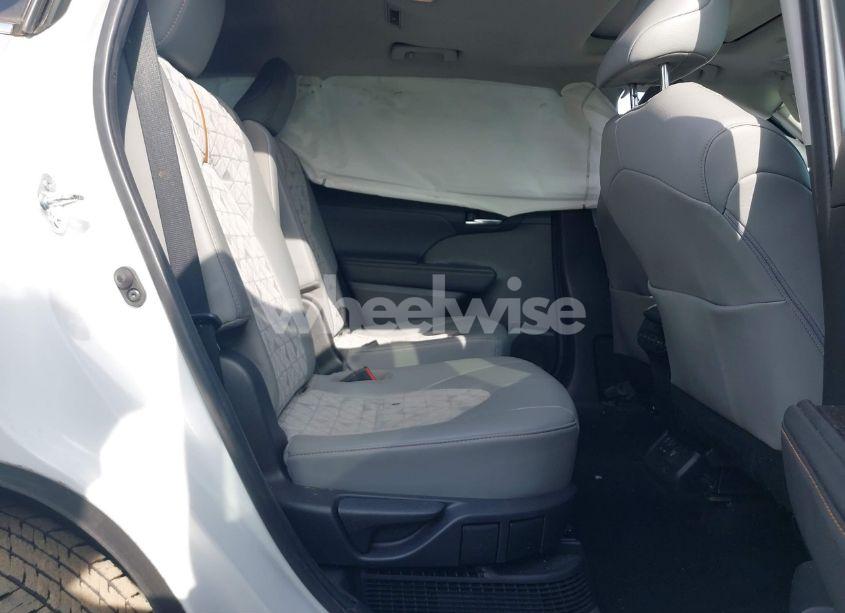 Photo 8 of 2022 Toyota Highlander HYBRID XLE BRONZE EDITION (VIN 5TDABRCHXNS541338)