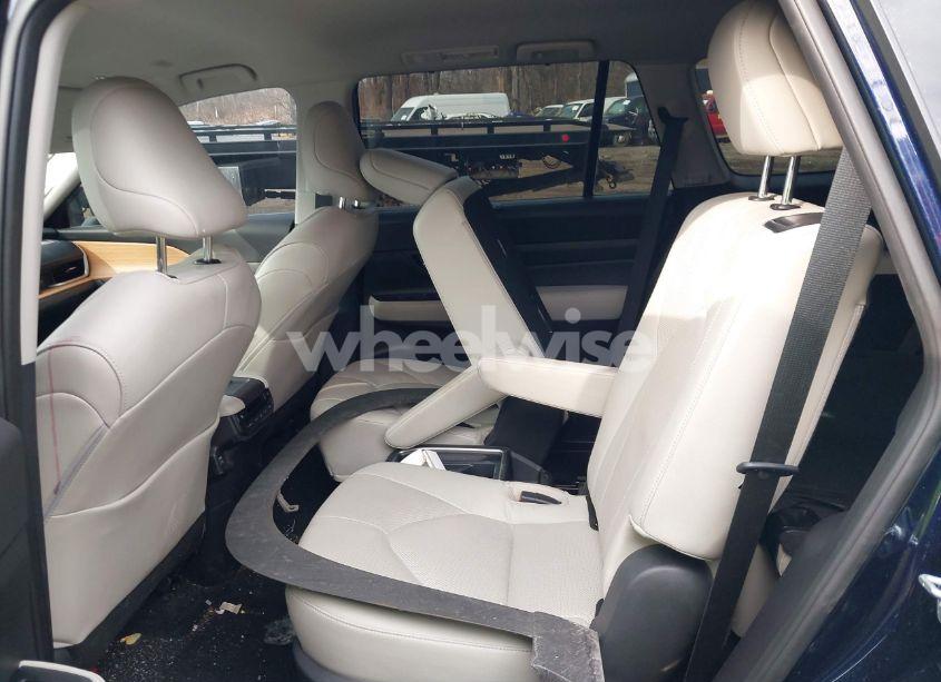 Photo 8 of 2024 Toyota Grand HIGHLANDER HYBRID LIMITED (VIN 5TDACAB51RS023081)