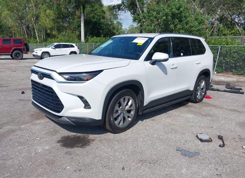 Photo 2 of 2024 Toyota Grand HIGHLANDER HYBRID LIMITED (VIN 5TDACAB52RS012669)