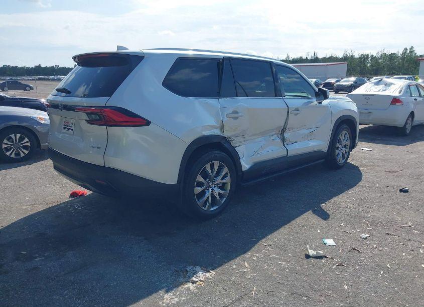 Photo 4 of 2024 Toyota Grand HIGHLANDER HYBRID LIMITED (VIN 5TDACAB52RS012669)