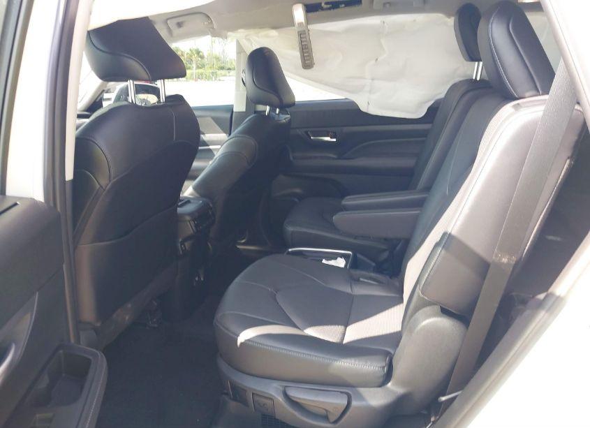Photo 8 of 2024 Toyota Grand HIGHLANDER HYBRID LIMITED (VIN 5TDACAB52RS012669)