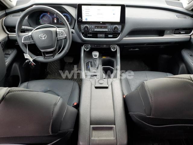 Photo 10 of 2024 TOYOTA GRAND HIGHLANDER XLE (VIN 5TDACAB53RS019565)