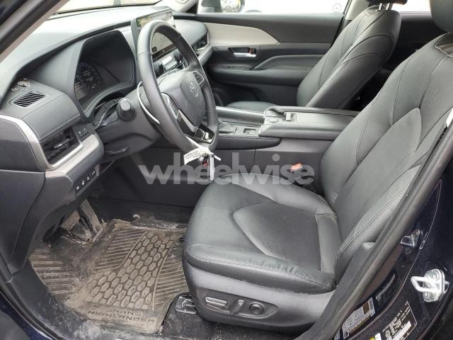 Photo 2 of 2024 TOYOTA GRAND HIGHLANDER XLE (VIN 5TDACAB53RS019565)