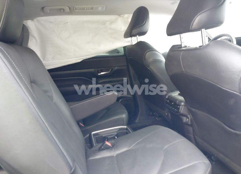 Photo 8 of 2024 Toyota Grand HIGHLANDER HYBRID LIMITED (VIN 5TDACAB54RS020546)