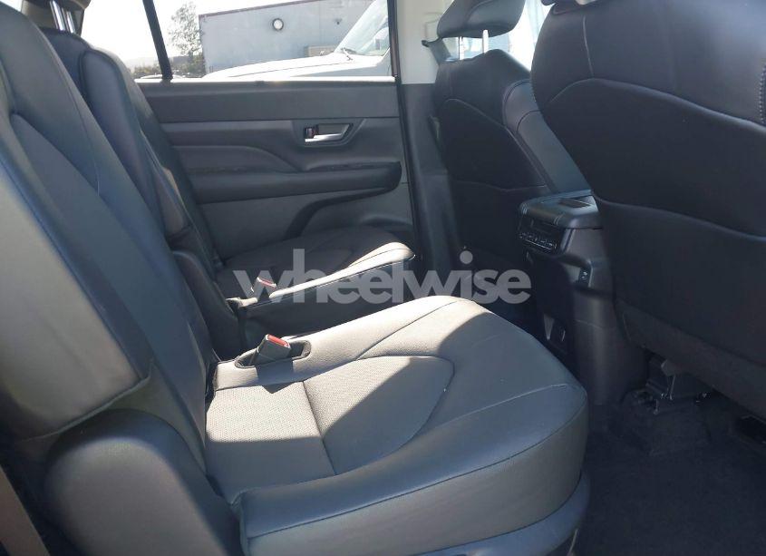 Photo 8 of 2024 Toyota Grand HIGHLANDER HYBRID XLE (VIN 5TDACAB55RS030180)