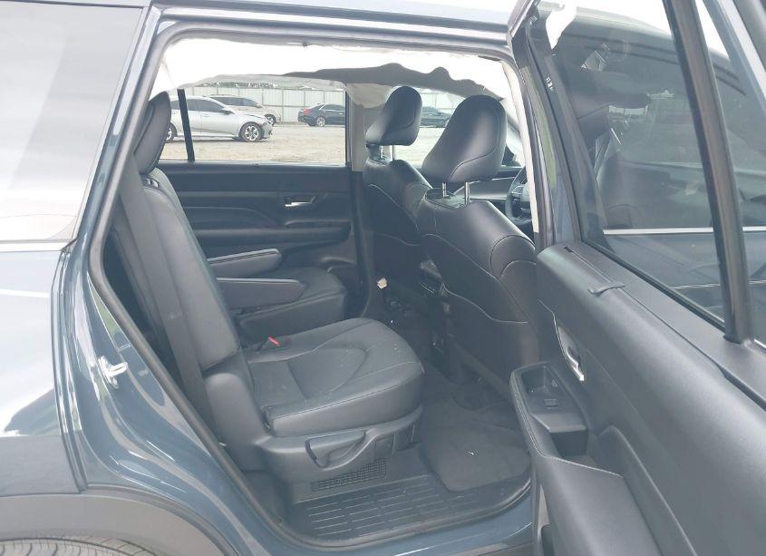 Photo 8 of 2024 Toyota Grand HIGHLANDER HYBRID XLE (VIN 5TDACAB56RS018684)