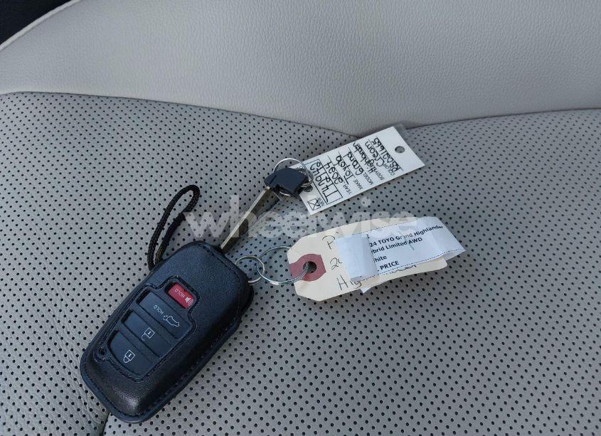 Photo 11 of 2024 Toyota Grand HIGHLANDER HYBRID LIMITED (VIN 5TDACAB56RS021665)