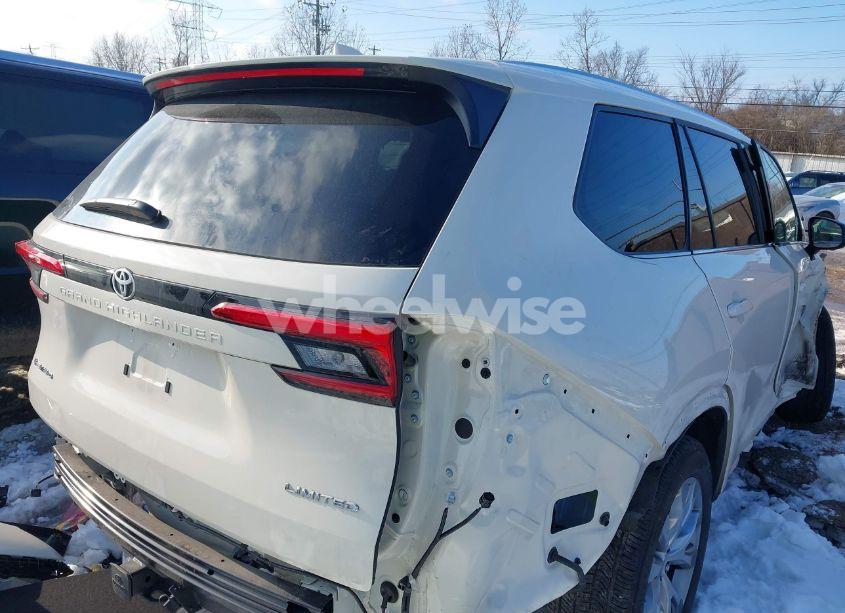 Photo 4 of 2024 Toyota Grand HIGHLANDER HYBRID LIMITED (VIN 5TDACAB56RS021665)