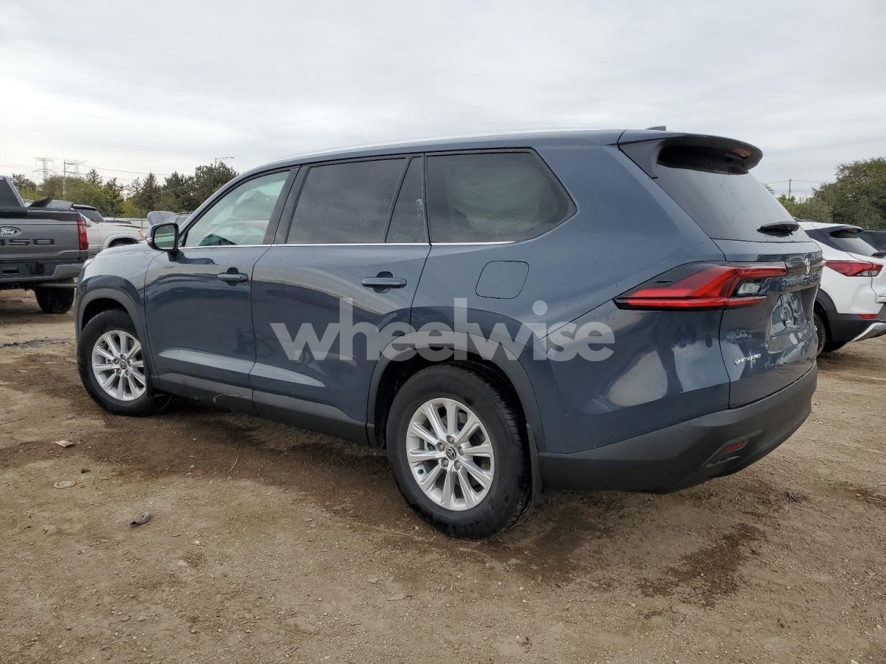 Photo 2 of 2025 TOYOTA GRAND HIGHLANDER LE (VIN 5TDACAB56SS051044)