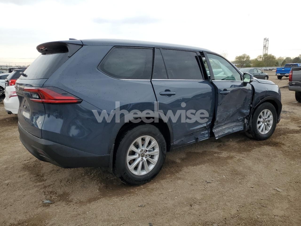 Photo 3 of 2025 TOYOTA GRAND HIGHLANDER LE (VIN 5TDACAB56SS051044)