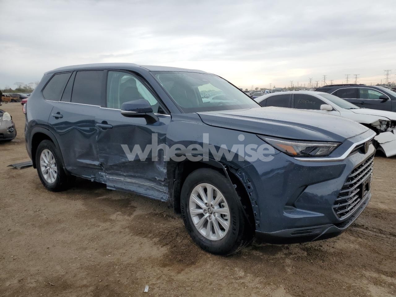 Photo 4 of 2025 TOYOTA GRAND HIGHLANDER LE (VIN 5TDACAB56SS051044)