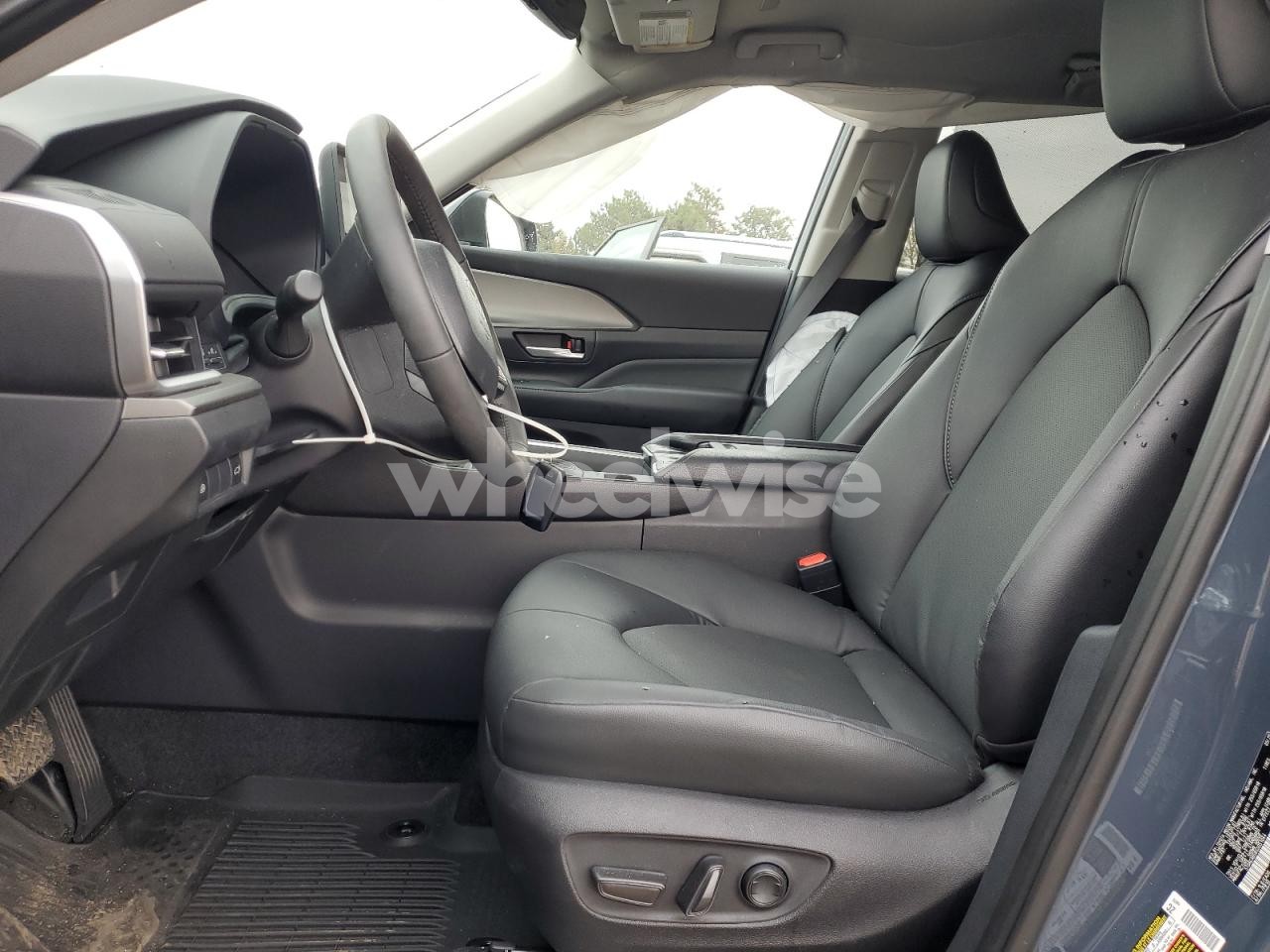 Photo 7 of 2025 TOYOTA GRAND HIGHLANDER LE (VIN 5TDACAB56SS051044)