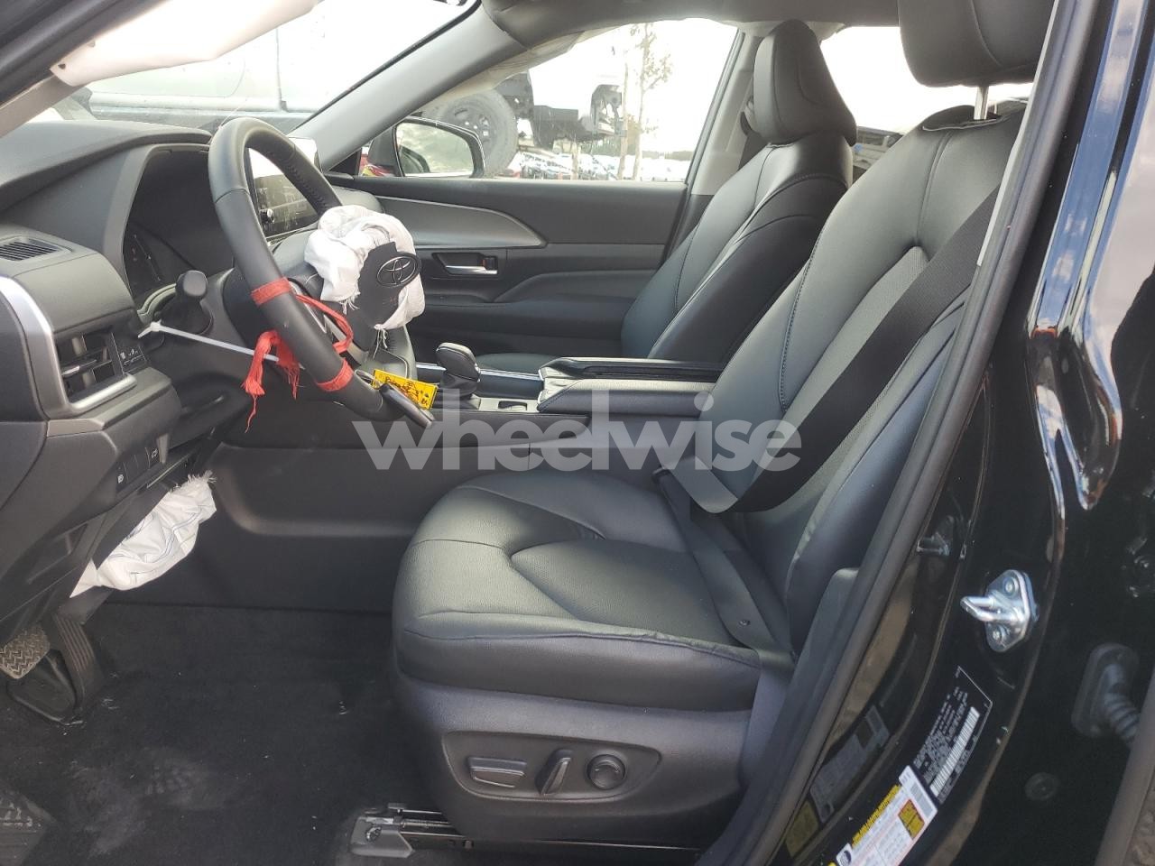 Photo 7 of 2025 TOYOTA GRAND HIGHLANDER LE (VIN 5TDACAB56SS059189)