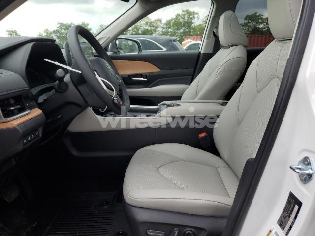 Photo 9 of 2025 TOYOTA GRAND HIGHLANDER LE (VIN 5TDACAB57SS047536)