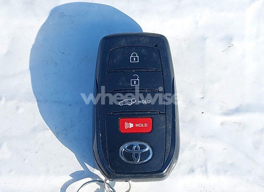 Photo 11 of 2024 Toyota Grand HIGHLANDER HYBRID XLE (VIN 5TDACAB58RS001420)