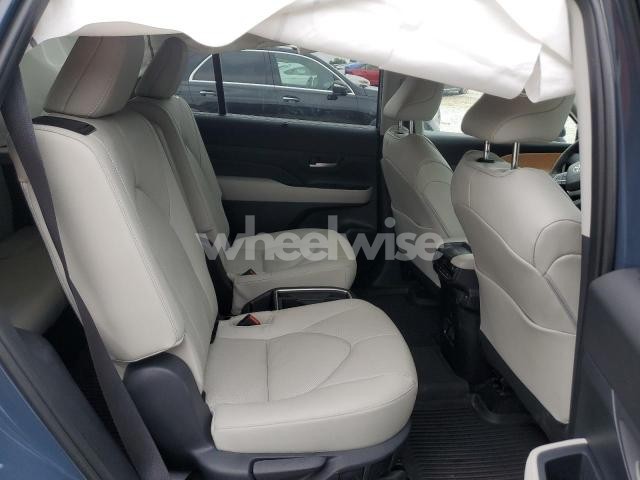 Photo 14 of 2025 TOYOTA GRAND HIGHLANDER LE (VIN 5TDACAB58SS034066)