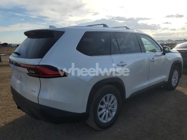 Photo 6 of 2024 TOYOTA GRAND HIGHLANDER XLE (VIN 5TDACAB59RS009770)