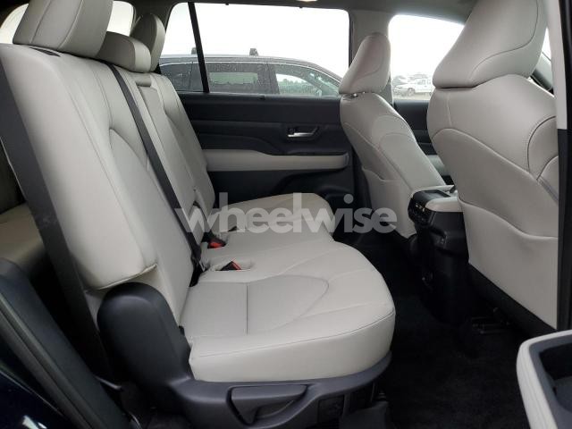 Photo 14 of 2025 TOYOTA GRAND HIGHLANDER LE (VIN 5TDACAB59SS058909)