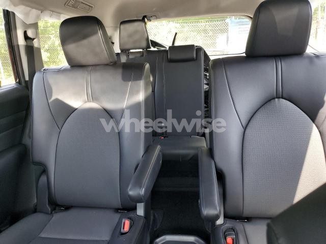Photo 3 of 2024 TOYOTA GRAND HIGHLANDER XLE (VIN 5TDACAB5XRS018705)