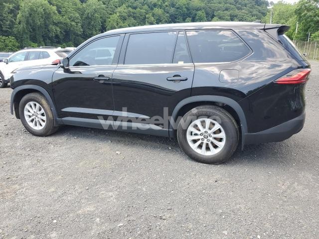 Photo 5 of 2024 TOYOTA GRAND HIGHLANDER XLE (VIN 5TDACAB5XRS018705)