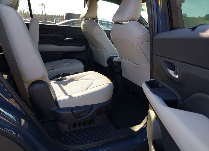 Photo 8 of 2024 Toyota Grand HIGHLANDER HYBRID LIMITED MAX (VIN 5TDADAB59RS004811)