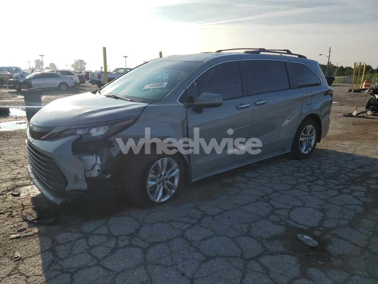 2022 TOYOTA SIENNA XLE (VIN 5TDASKFC6NS056525) main photo