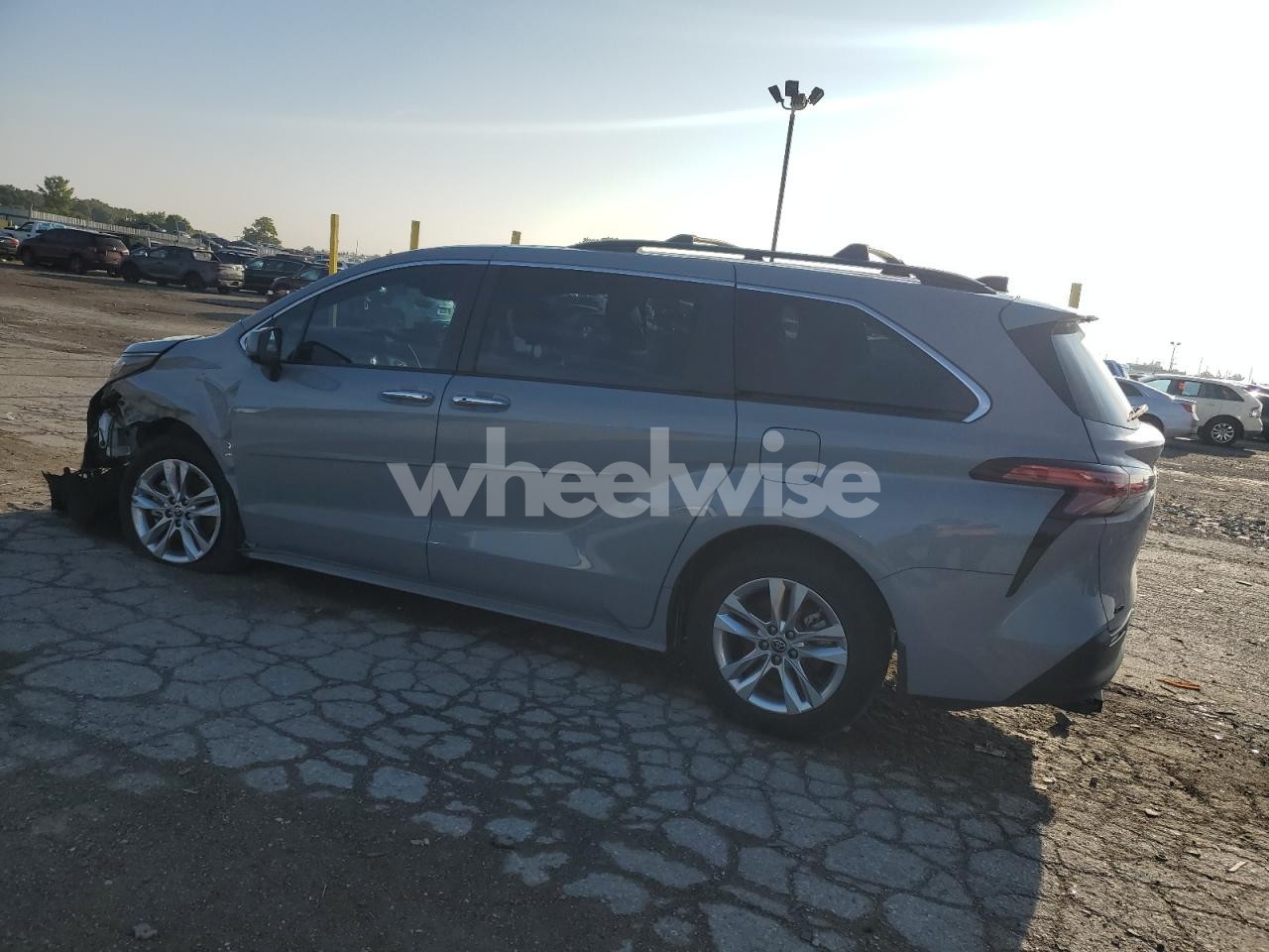 Photo 2 of 2022 TOYOTA SIENNA XLE (VIN 5TDASKFC6NS056525)