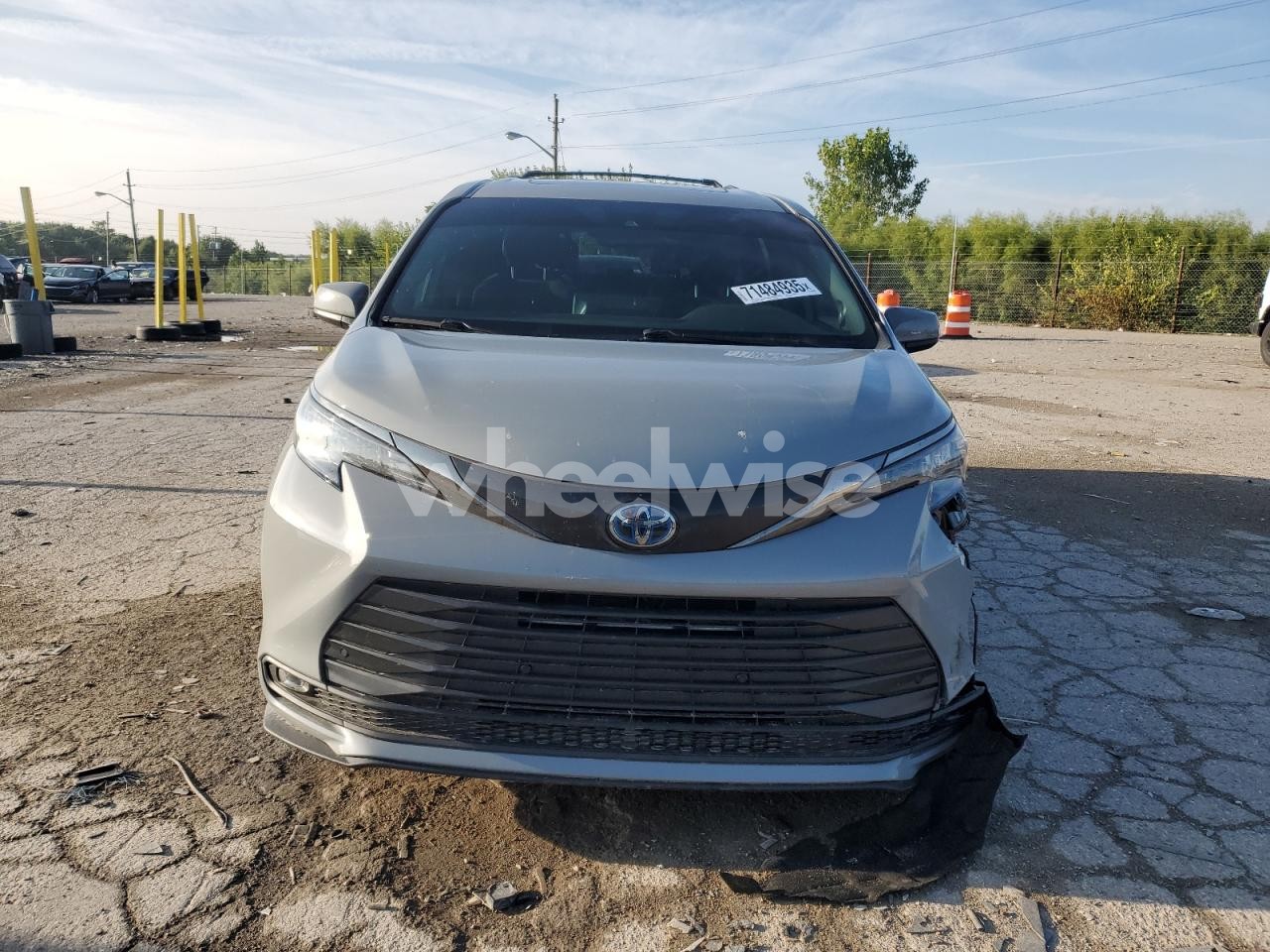 Photo 5 of 2022 TOYOTA SIENNA XLE (VIN 5TDASKFC6NS056525)