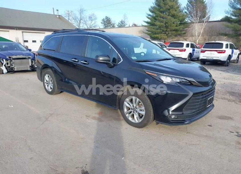 2022 Toyota Sienna XLE WOODLAND EDITION (VIN 5TDASKFC9NS056969) main photo