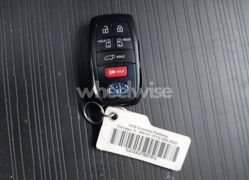 Photo 11 of 2022 Toyota Sienna XLE WOODLAND EDITION (VIN 5TDASKFC9NS056969)