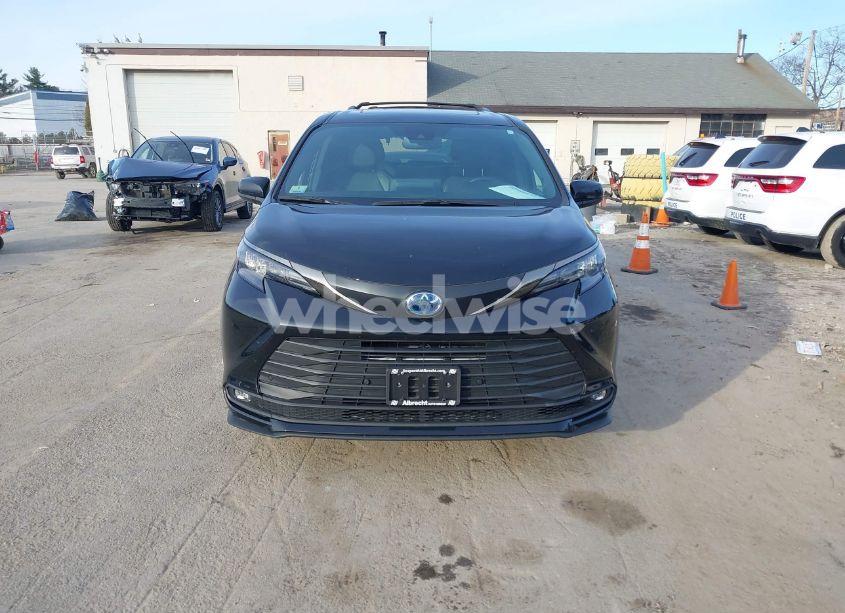 Photo 12 of 2022 Toyota Sienna XLE WOODLAND EDITION (VIN 5TDASKFC9NS056969)