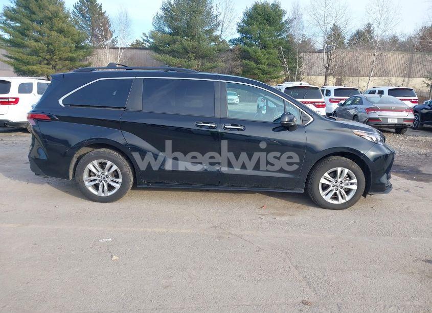 Photo 13 of 2022 Toyota Sienna XLE WOODLAND EDITION (VIN 5TDASKFC9NS056969)