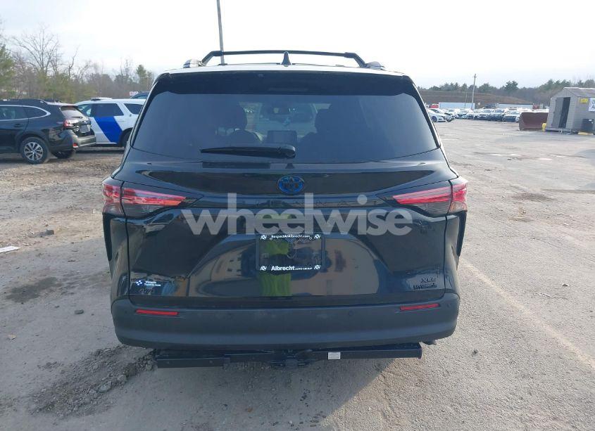Photo 16 of 2022 Toyota Sienna XLE WOODLAND EDITION (VIN 5TDASKFC9NS056969)
