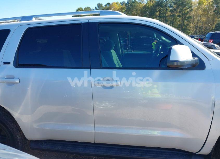 Photo 14 of 2022 Toyota Sequoia SR5 (VIN 5TDAY5A12NS076471)