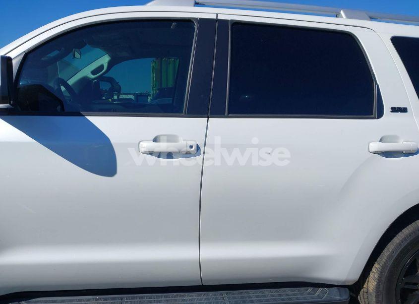 Photo 15 of 2022 Toyota Sequoia SR5 (VIN 5TDAY5A12NS076471)