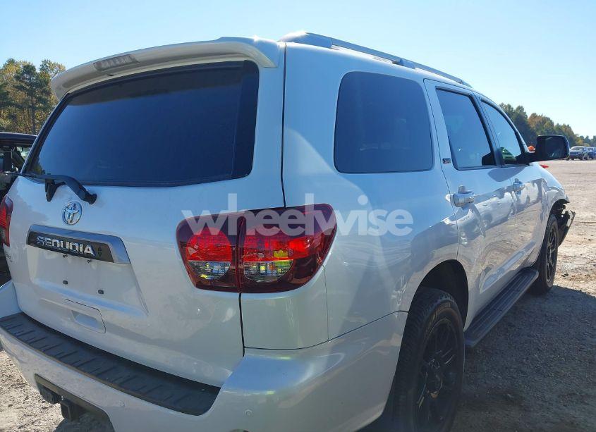 Photo 4 of 2022 Toyota Sequoia SR5 (VIN 5TDAY5A12NS076471)