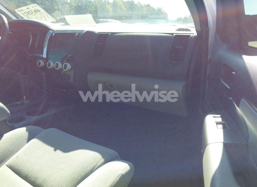 Photo 5 of 2022 Toyota Sequoia SR5 (VIN 5TDAY5A12NS076471)