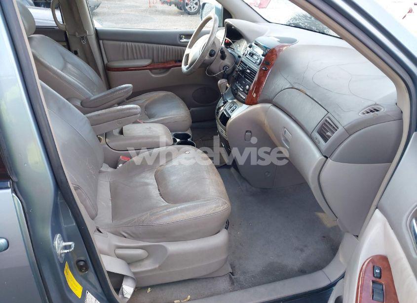 Photo 5 of 2004 Toyota Sienna XLE (VIN 5TDBA22C04S002407)