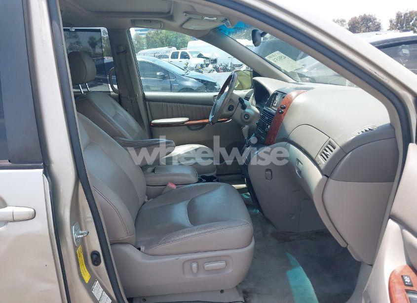 Photo 5 of 2005 Toyota Sienna XLE LIMITED (VIN 5TDBA22C05S041547)