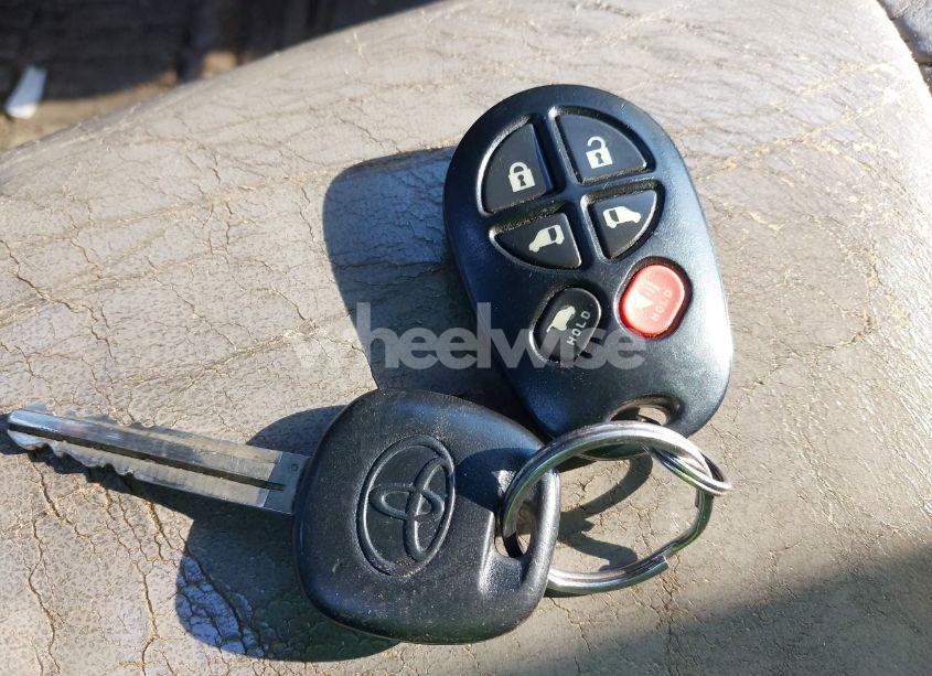 Photo 11 of 2006 Toyota Sienna XLE (VIN 5TDBA22C06S063243)