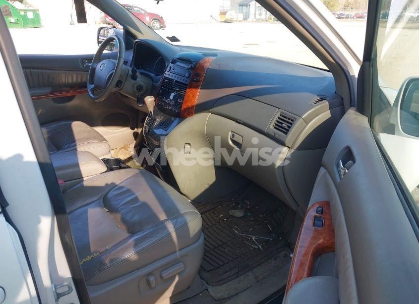 Photo 5 of 2006 Toyota Sienna XLE (VIN 5TDBA22C06S063243)