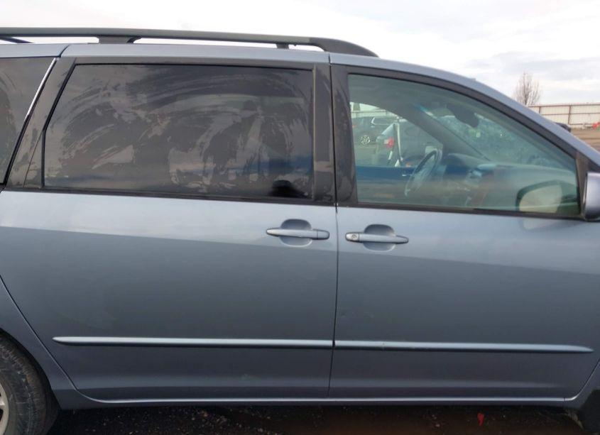 Photo 13 of 2004 Toyota Sienna XLE/XLE LIMITED (VIN 5TDBA22C14S001010)